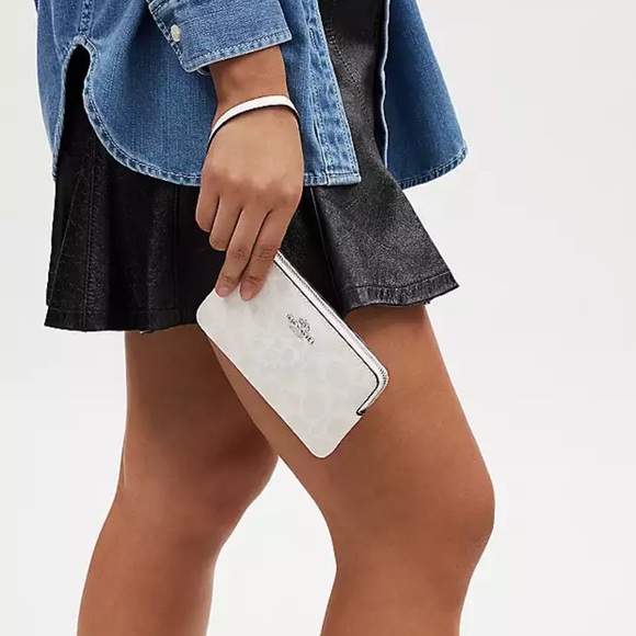 NWT COACH Boxed Wallet Cardholder Wristlet w Charms In Glacier White Authentic - Picture 3 of 5